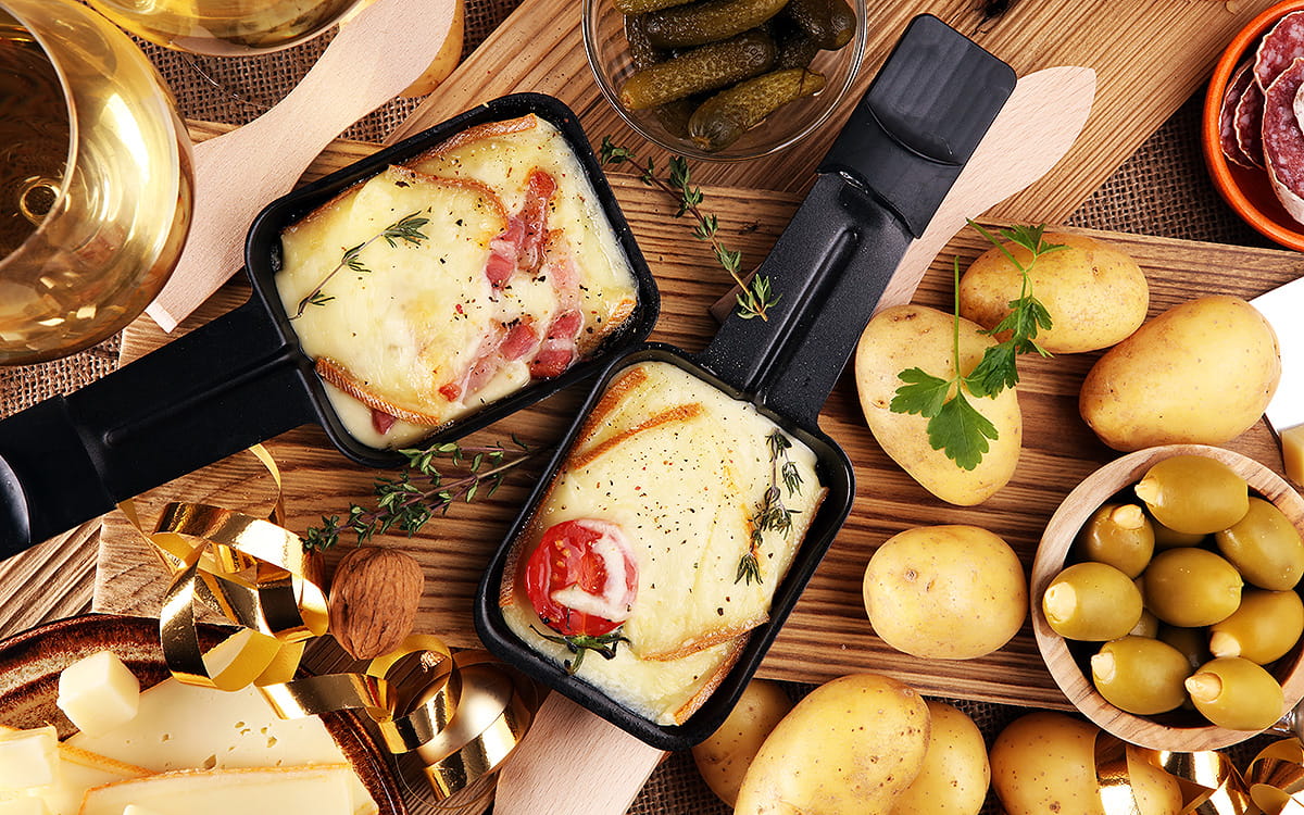 Comment organiser avec succès une soirée raclette à thème