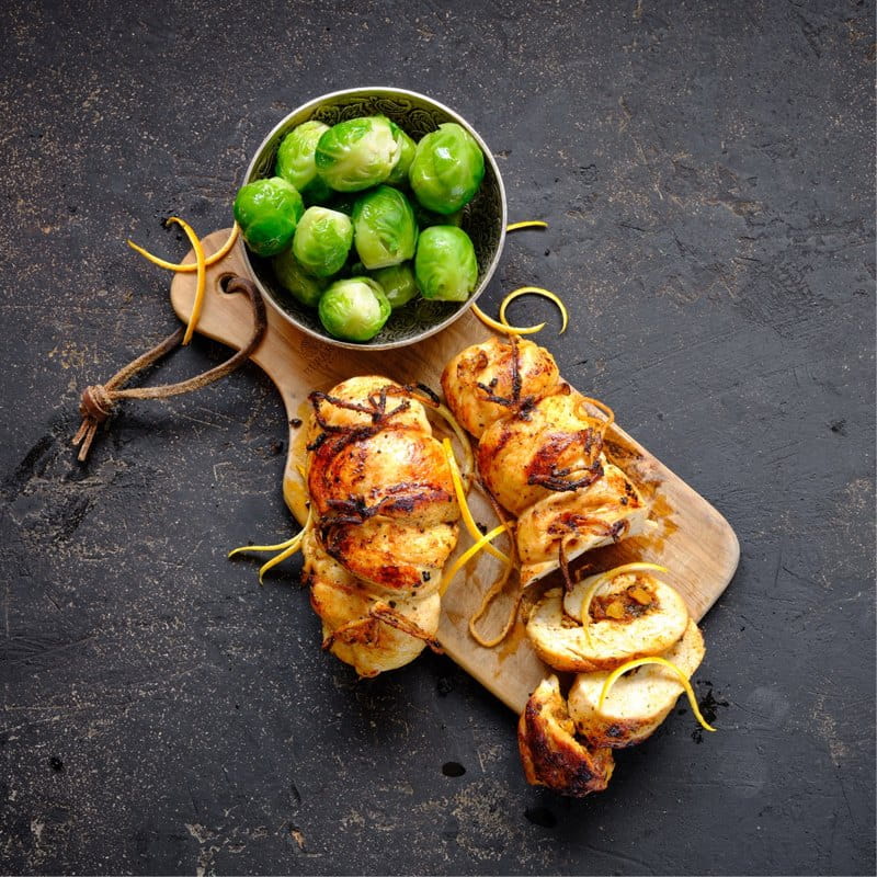 Pouletrouladen mit scharfer Ananas und Orangenzesten