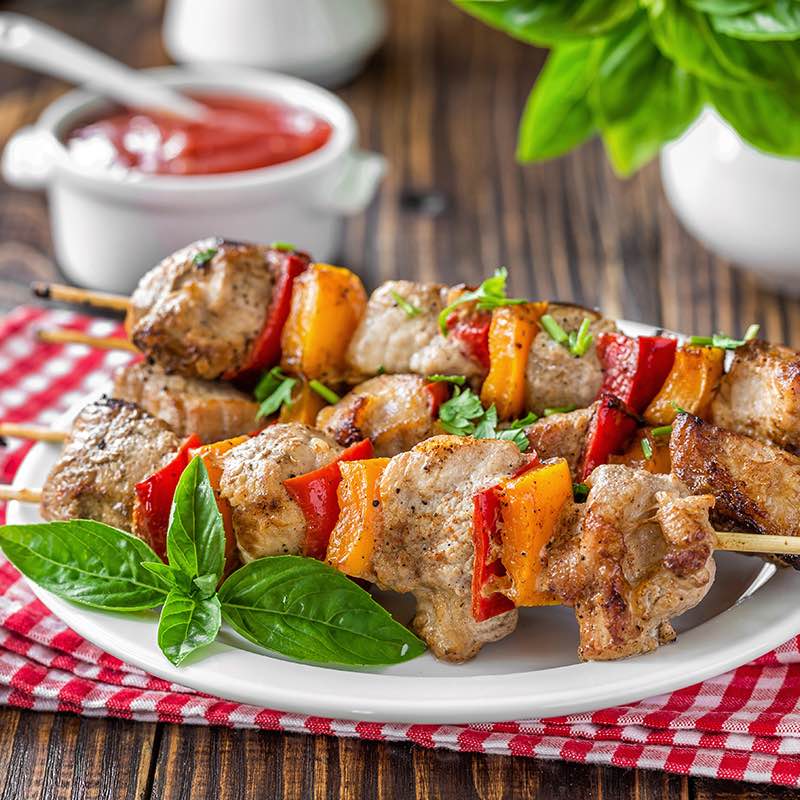 Schweinespieße mit Zitrone und Sesam