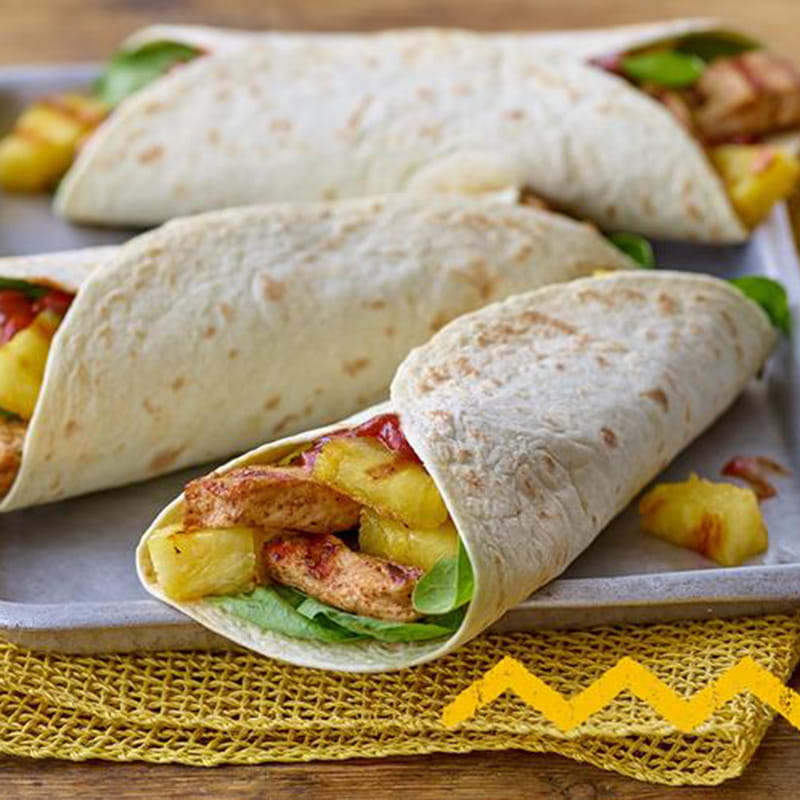 KARIBISCHE POULET-WRAPS MIT GEGRILLTER ANANAS