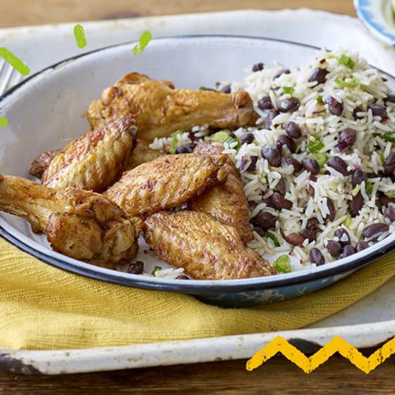 KARIBISCHE JERK CHICKEN WINGS MIT REIS UND BOHNEN