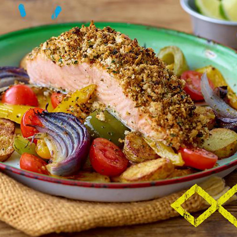 SAUMON EN CROUTE AU CHIMICHURRI ET LÉGUMES RÔTIS