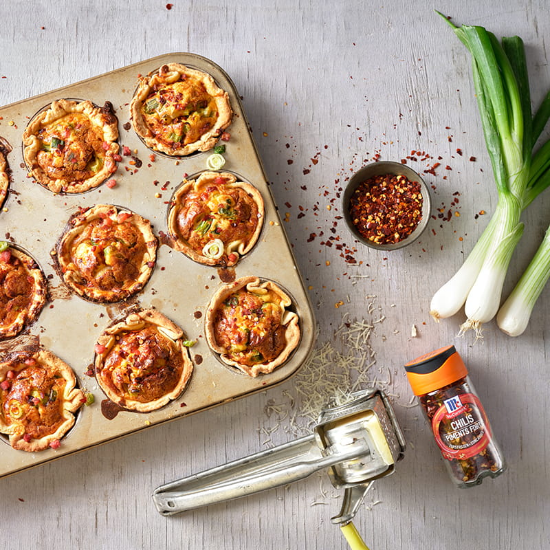 Chiliflocken Muffins mit Frühlingszwiebeln und Speck