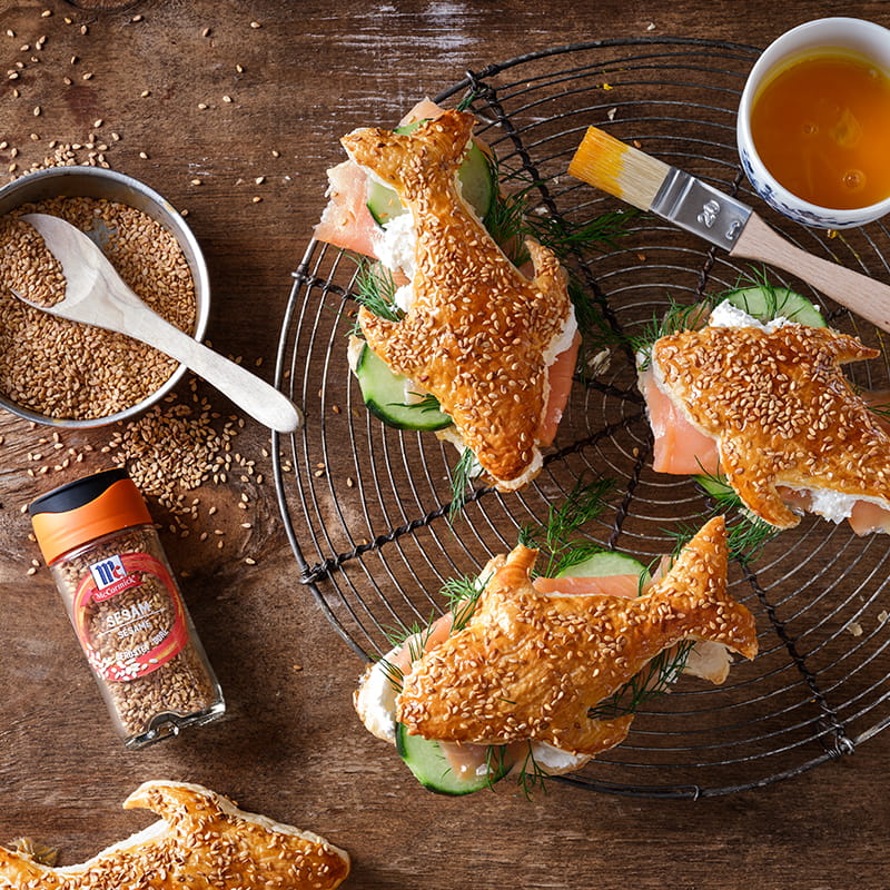 Blätterteig-Fische mit Lachs und Sesam