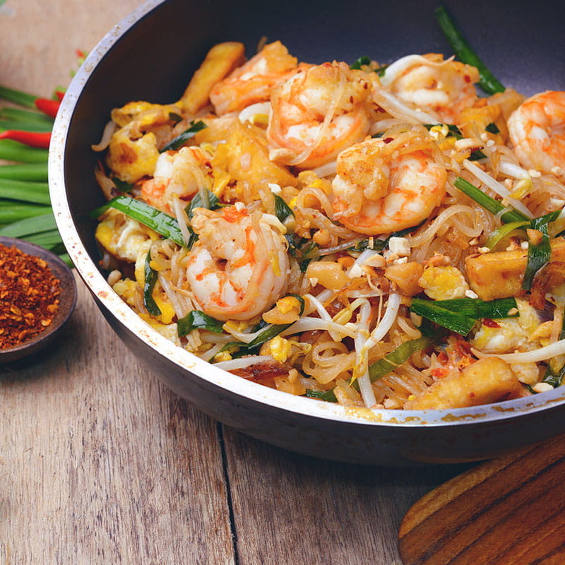 Sambal-Nudeln mit Crevetten und chinesischem Broccoli