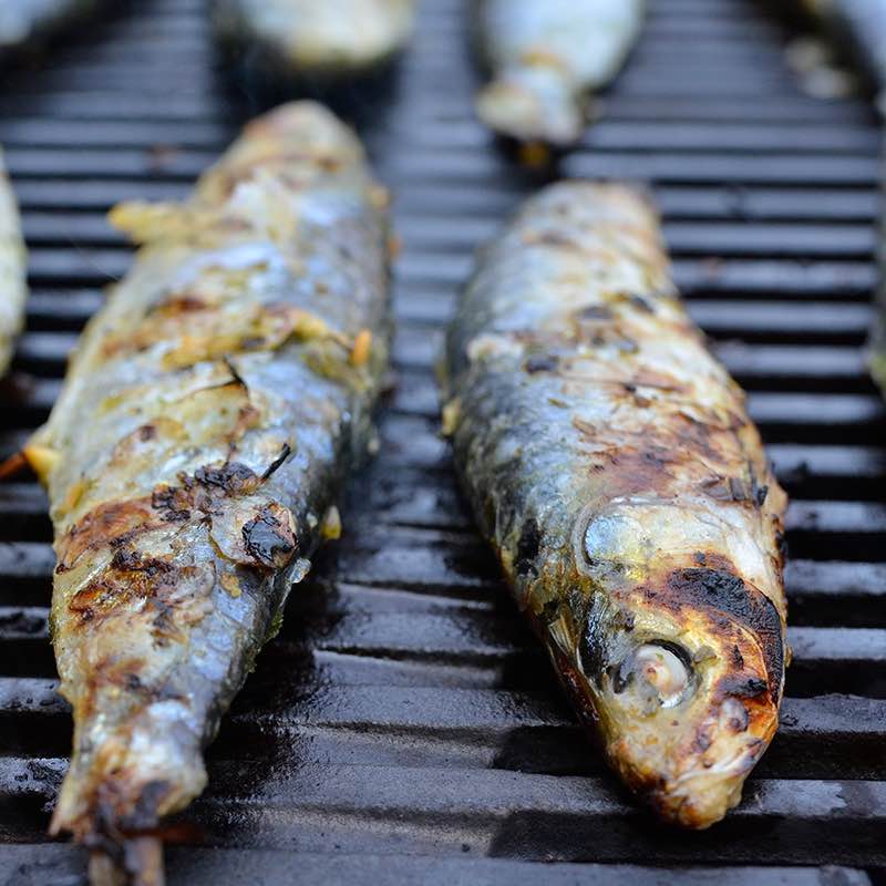 Sardines grillées au romarin et au piment 