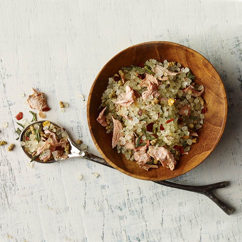 saures Salz mit eingelegtem Ingwer, Grüntee und Chili