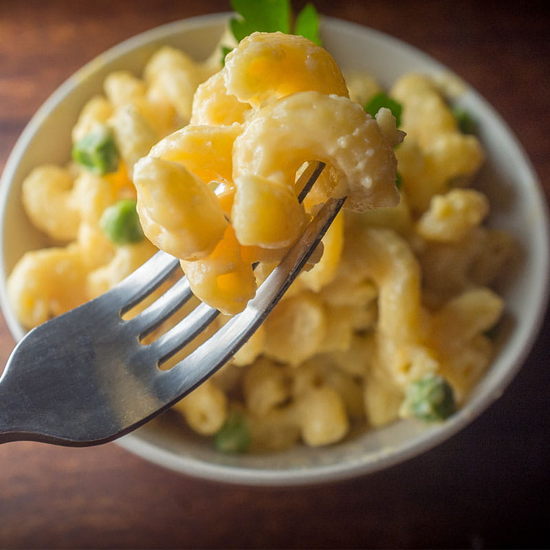 Hörnli mit Bratwurst Brät und Lauch