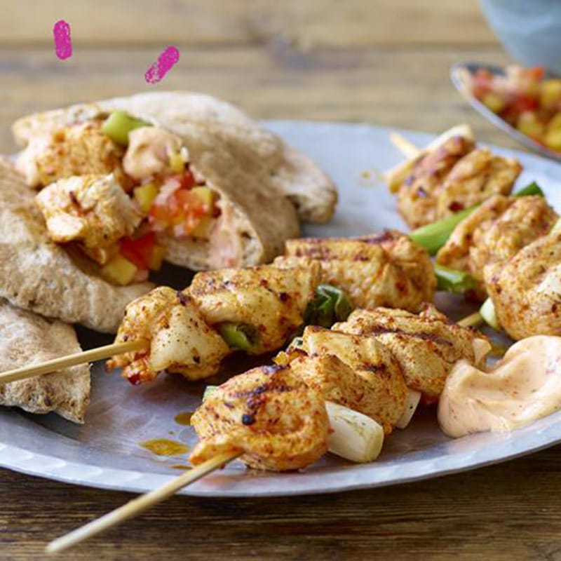 SRIRACHA POULETSPIESSE MIT MANGO SALSA