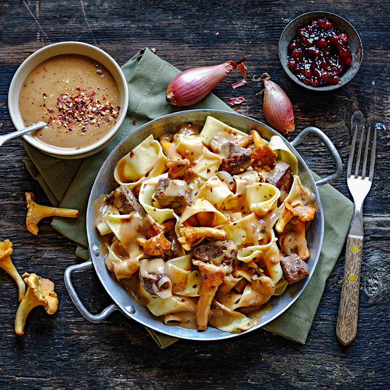 Reh-Pappardelle mit Eierschwämmli