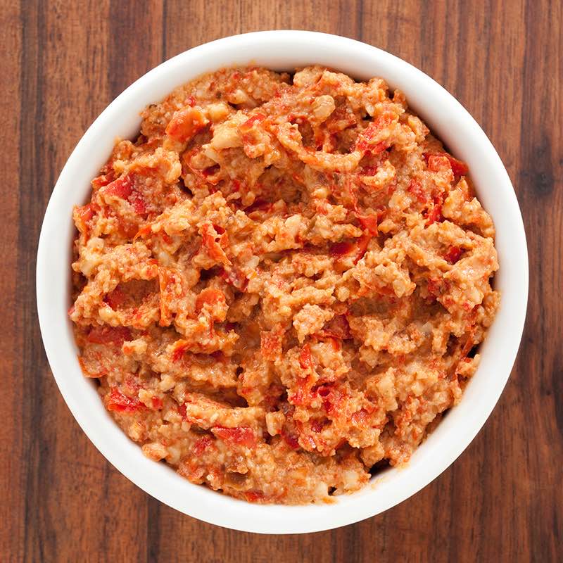 Dip von gerösteten Walnüssen mit Granatapfel Melasse